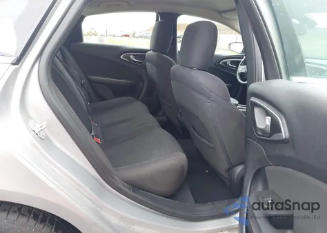 2015 Chrysler 200 Limited z USA, uszkodzony, nr VIN 1C3CCCAB5FN675395